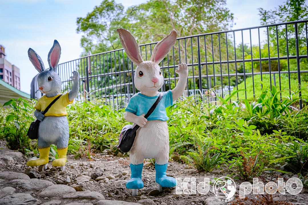 宜蘭礁溪景點〡礁溪轉運站〡幾米旅行兔子。幾米免泡溫泉。幾米旅人廊道