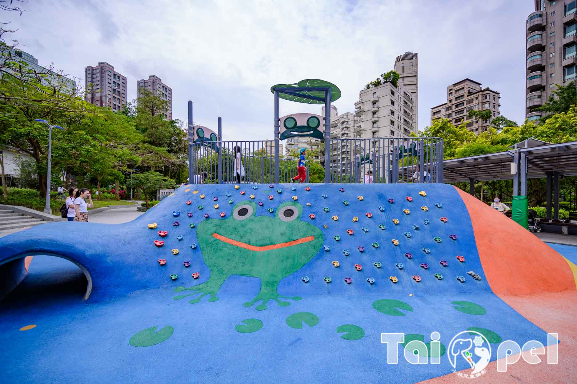台北。信義〡象山公園〡樹蛙主題公園。可近看台北101。捷運象山站2號