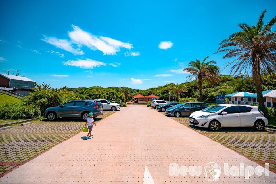 新北石門景點〡白沙灣〡北部親子海水浴場, 夏日消暑好去處, 暑假TOP1戲水點, 豹豹咖啡來一杯, 北海岸遊憩探索館