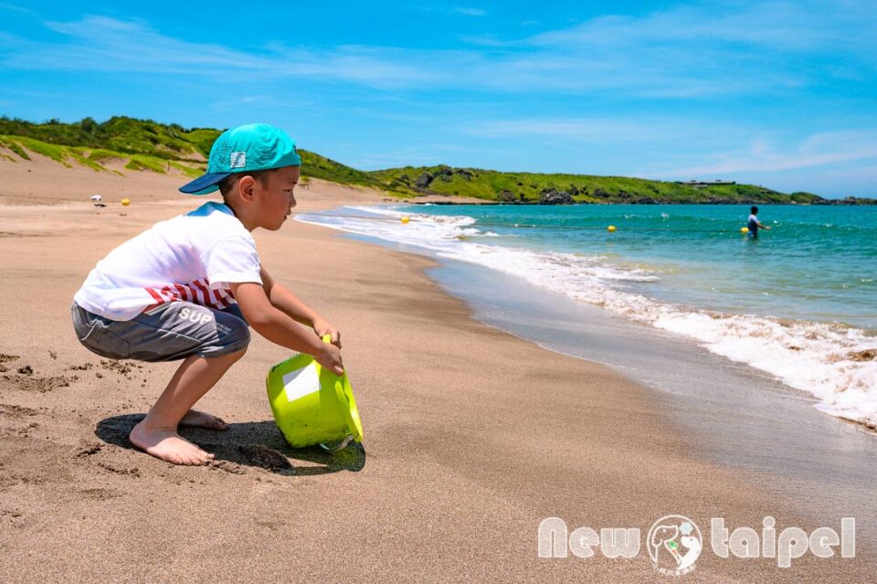 新北石門景點〡白沙灣〡北部親子海水浴場, 夏日消暑好去處, 暑假TOP1戲水點, 豹豹咖啡來一杯, 北海岸遊憩探索館