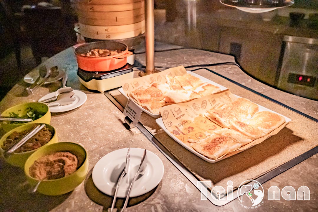 台南市區住宿〡台南遠東香格里拉〡夢幻早餐現煮牛肉湯, 露天心型游泳池, 至高點好視野,近台南火車站,