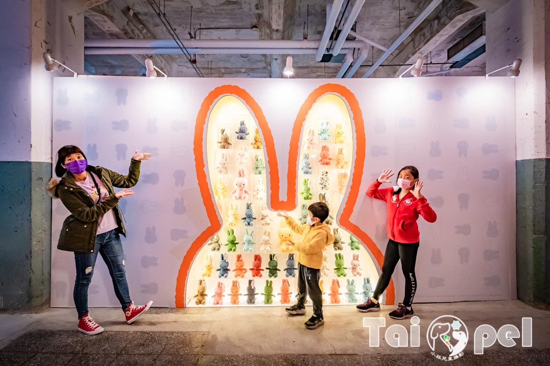 台北松山景點〡松山文創園區〡松菸米飛兔特展, 米飛的彩色世界, 三米高巨型扭蛋機, 免門票入場