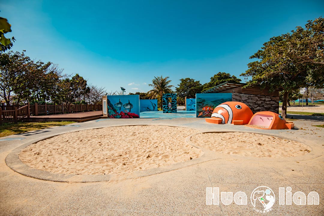 花蓮市區景點〡太平洋公園北濱段〡孩子們的疊石頭樂園, 一起尋找尼莫魚和鯊魚哥, 藍色的海洋彩繪世界, 3D海洋地景