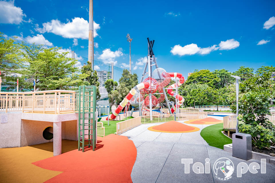 台北市區景點〡天母運動公園〡天母夢想樂園, 棒球主題共融遊戲場, 逛完高島屋就來玩公園