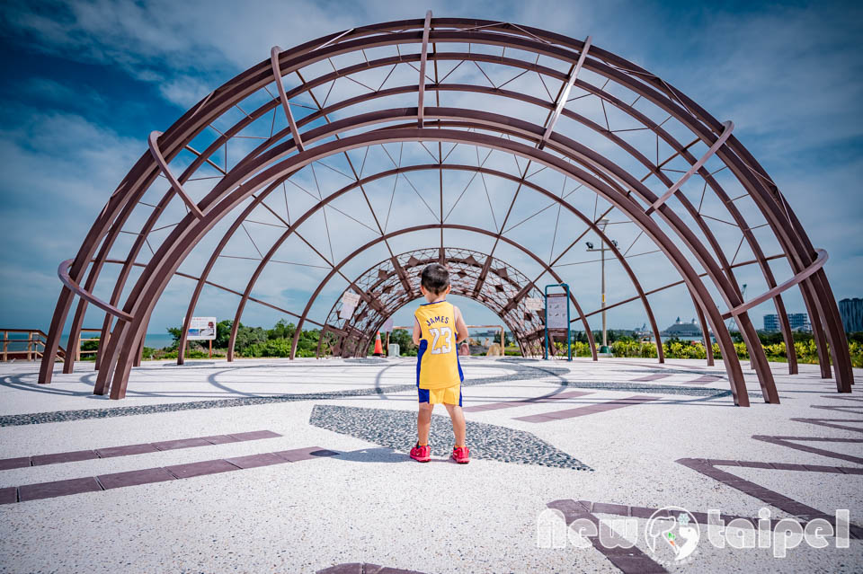 新北八里景點〡十三行文化公園〡巨型陶罐造型滑梯, 滑草放風箏玩滑索, 佔地超大望海公園
