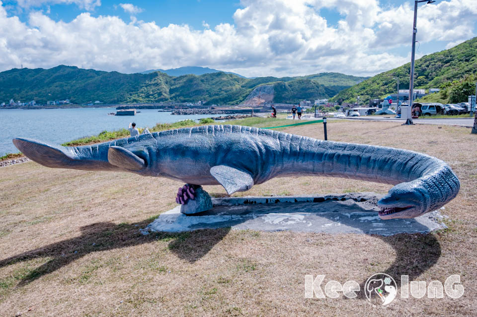 基隆中正景點〡潮境公園〡最新基隆恐龍 AR 生態園區進駐, 試營運期間免費沉浸式體驗, 遠眺基隆嶼九份山城, 學哈利波特騎著掃把飛, 經典鸚鵡螺溜滑梯, 潮市集別錯過