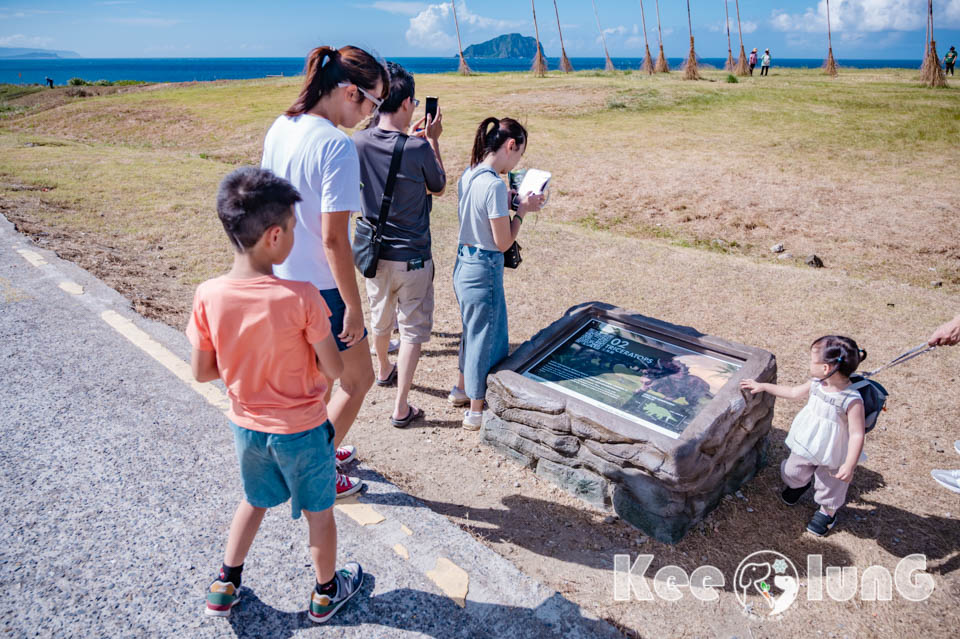 基隆中正景點〡潮境公園〡最新基隆恐龍 AR 生態園區進駐, 試營運期間免費沉浸式體驗, 遠眺基隆嶼九份山城, 學哈利波特騎著掃把飛, 經典鸚鵡螺溜滑梯, 潮市集別錯過