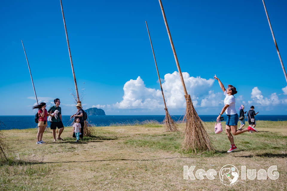 基隆中正景點〡潮境公園〡最新基隆恐龍 AR 生態園區進駐, 試營運期間免費沉浸式體驗, 遠眺基隆嶼九份山城, 學哈利波特騎著掃把飛, 經典鸚鵡螺溜滑梯, 潮市集別錯過