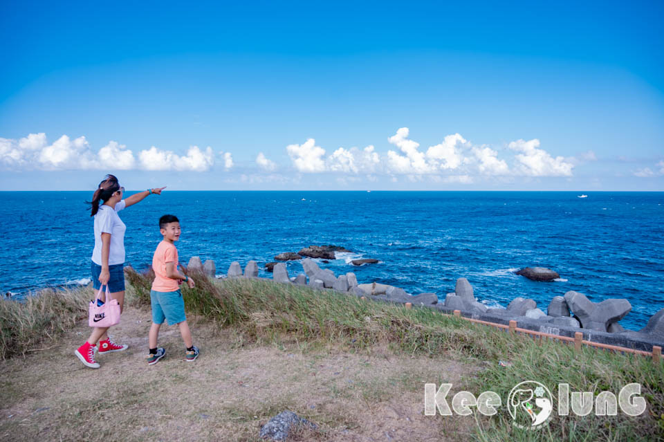 基隆中正景點〡潮境公園〡最新基隆恐龍 AR 生態園區進駐, 試營運期間免費沉浸式體驗, 遠眺基隆嶼九份山城, 學哈利波特騎著掃把飛, 經典鸚鵡螺溜滑梯, 潮市集別錯過