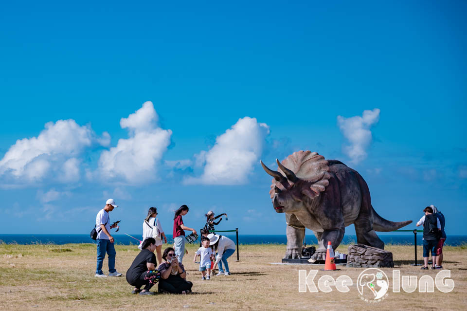 基隆中正景點〡潮境公園〡最新基隆恐龍 AR 生態園區進駐, 試營運期間免費沉浸式體驗, 遠眺基隆嶼九份山城, 學哈利波特騎著掃把飛, 經典鸚鵡螺溜滑梯, 潮市集別錯過