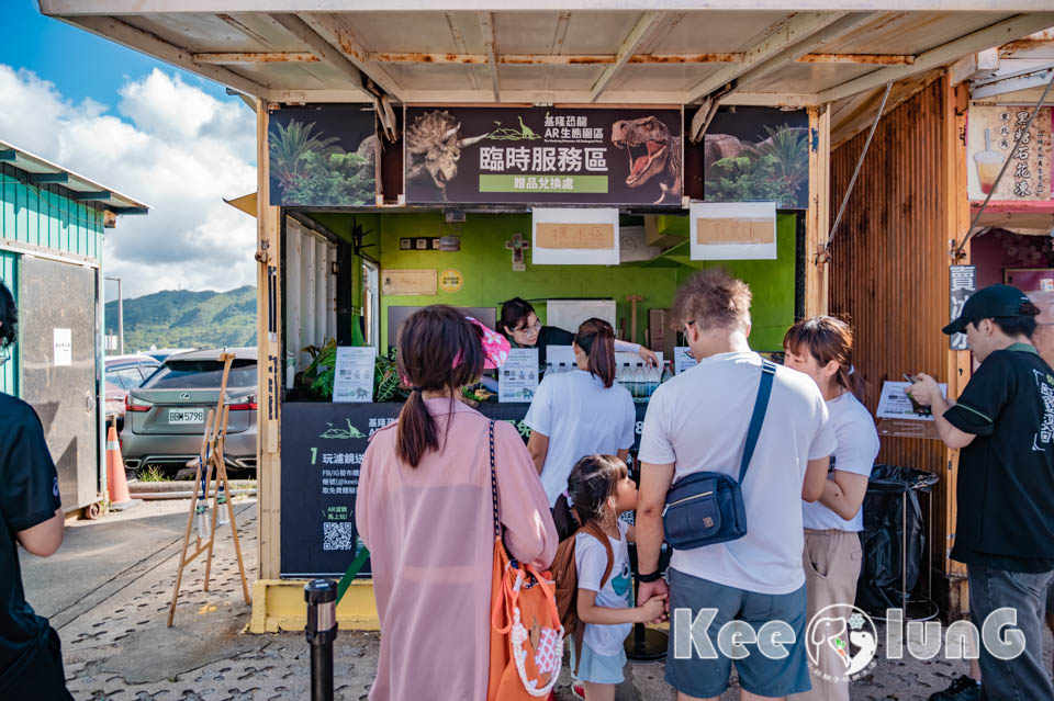 基隆中正景點〡潮境公園〡最新基隆恐龍 AR 生態園區進駐, 試營運期間免費沉浸式體驗, 遠眺基隆嶼九份山城, 學哈利波特騎著掃把飛, 經典鸚鵡螺溜滑梯, 潮市集別錯過