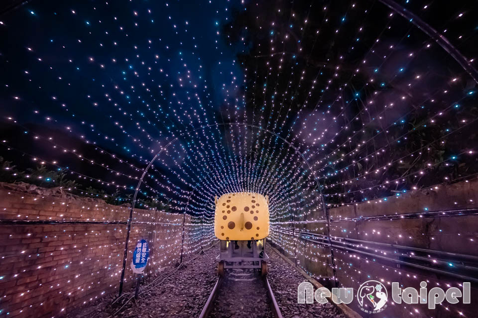 新北瑞芳景點〡深澳鐵道自行車〡穿越星空下心形隧道, 可愛俏皮河豚造型自行車, 海洋聲光影雕秀
