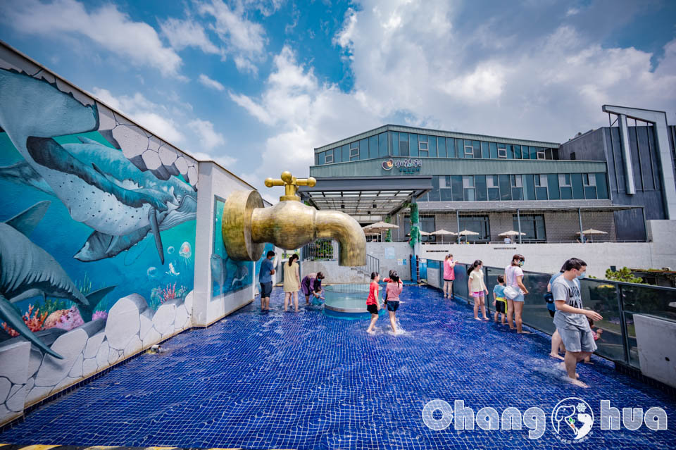 彰化秀水景點〡水銡利廚衛生活村〡全台最大金色水龍頭, 戶外水上旋轉溜滑梯, 超精緻3D彩繪壁畫