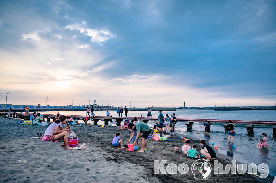 高雄彌陀景點〡彌陀漁港海岸光廊〡玩沙戲水樂無窮, 超過二十幅海洋風3D壁畫, 海空步道與唯美的夕陽絕配, 海岸光廊遊戲區, 免費又好玩的親子景點
