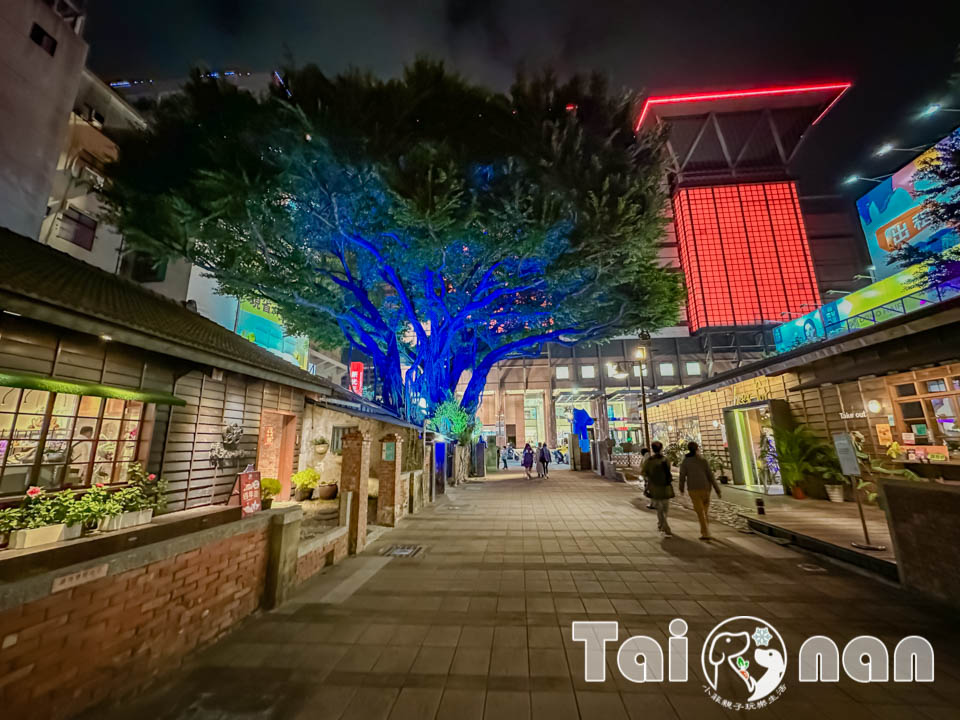 台南市區景點〡藍晒圖文創園區〡熱門彩繪藍晒打卡牆, 獨樹一格文創商店街, 園區吉祥物Blues