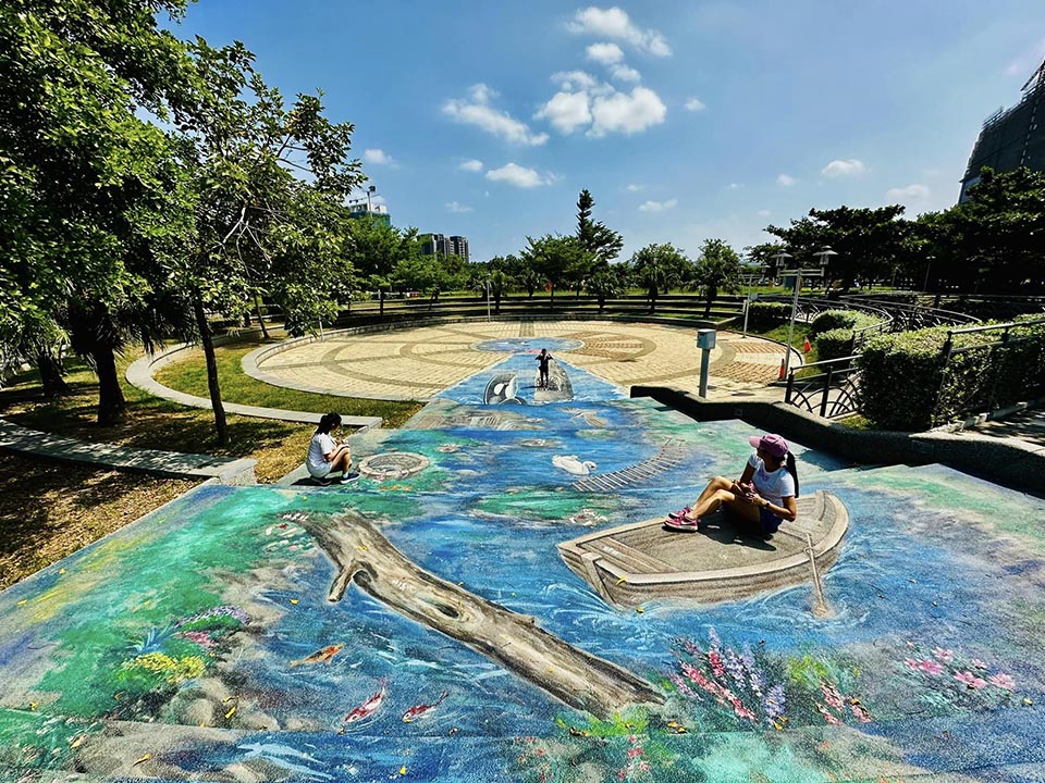 台中梧棲景點〡頂魚寮公園〡漁村風光特色公園, 要去討海ㄟ大路, 梧棲五七藝文季嘉年華, 小藍鯨溜滑梯, 耀眼頂魚寮號漁船, 台中美樂地