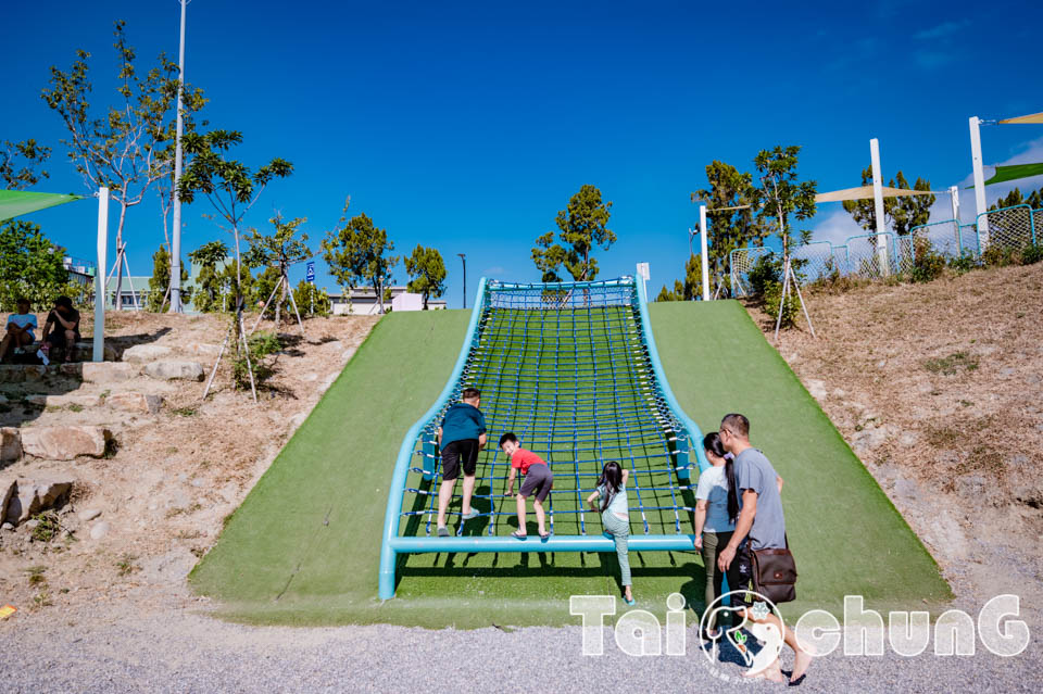 台中太平景點〡馬卡龍公園〡戶外最高溜滑梯, 共融遊戲區特色遊戲場, 幼兒滑步車練習區, 毛小孩專屬活動空間