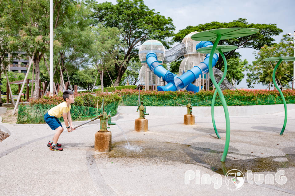 高雄鳳山景點〡五甲公園〡五甲公園特色遊戲場, 水珠遊戲塔, 高雄玩水公園, 生態池景觀步道