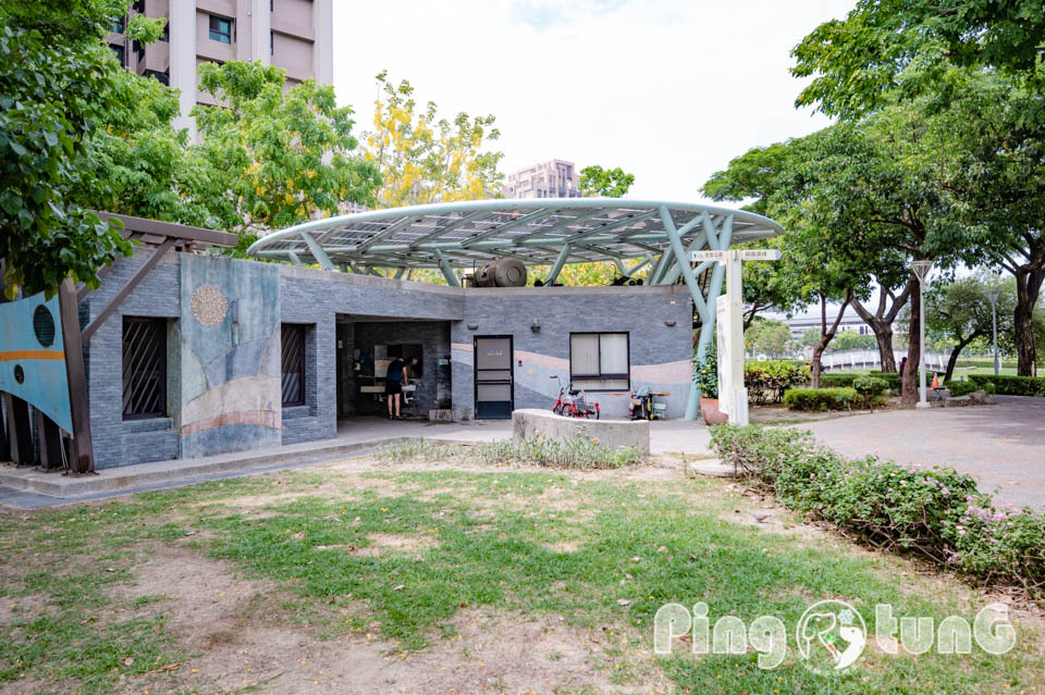 高雄鳳山景點〡五甲公園〡五甲公園特色遊戲場, 水珠遊戲塔, 高雄玩水公園, 生態池景觀步道