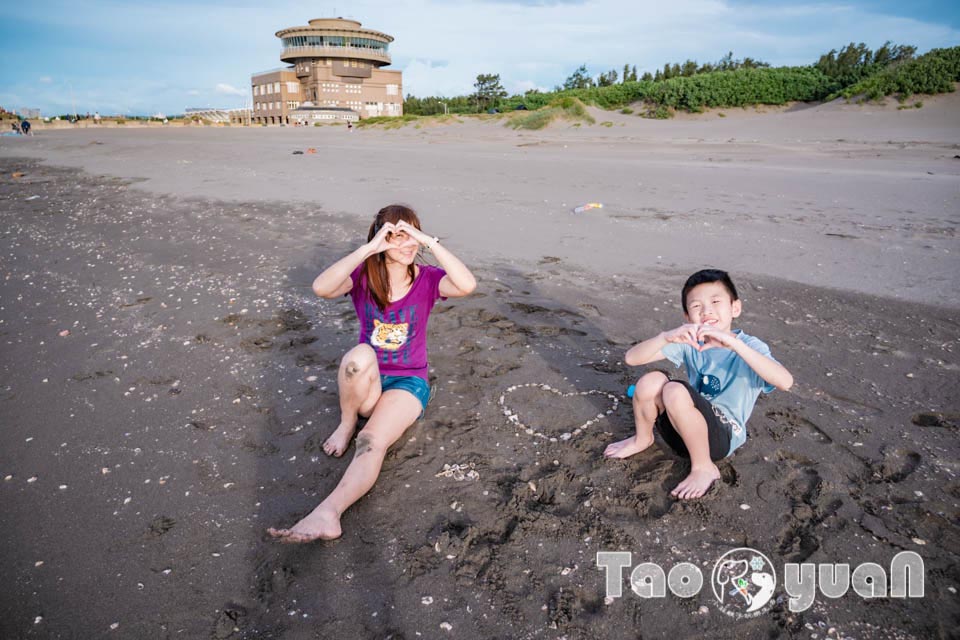 桃園竹圍景點〡竹圍漁港〡竹圍海水浴場, 老饕最愛海鮮代客料理, 玩沙踏浪賞夕陽, 海洋生物特色沖沙區, 彩虹橋上美拍點