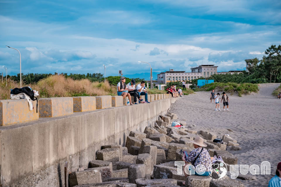 桃園竹圍景點〡竹圍漁港〡竹圍海水浴場, 老饕最愛海鮮代客料理, 玩沙踏浪賞夕陽, 海洋生物特色沖沙區, 彩虹橋上美拍點