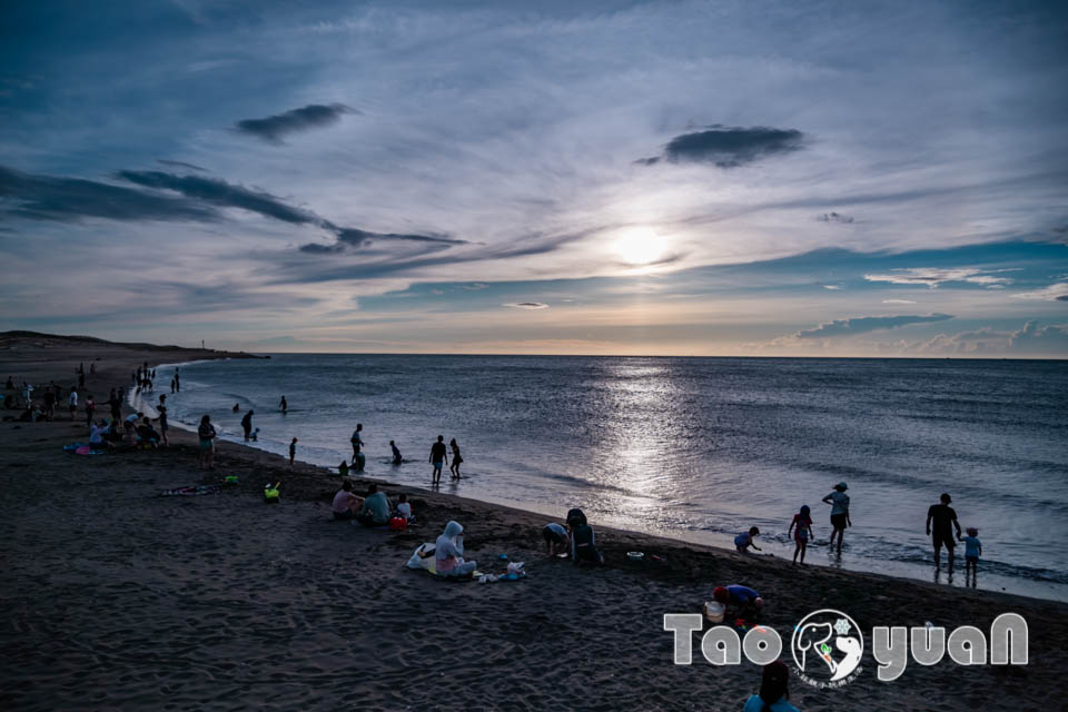 桃園竹圍景點〡竹圍漁港〡竹圍海水浴場, 老饕最愛海鮮代客料理, 玩沙踏浪賞夕陽, 海洋生物特色沖沙區, 彩虹橋上美拍點