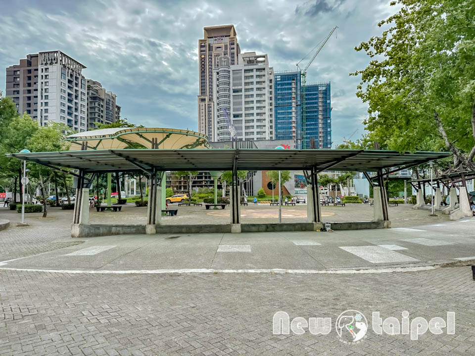 新北新莊景點〡塭仔底濕地公園〡免費玩水景點, 可愛的小水山噴泉, 彩虹噴霧隧道, 隱藏版網美打卡秘境, 2024最新戲水池開放時間