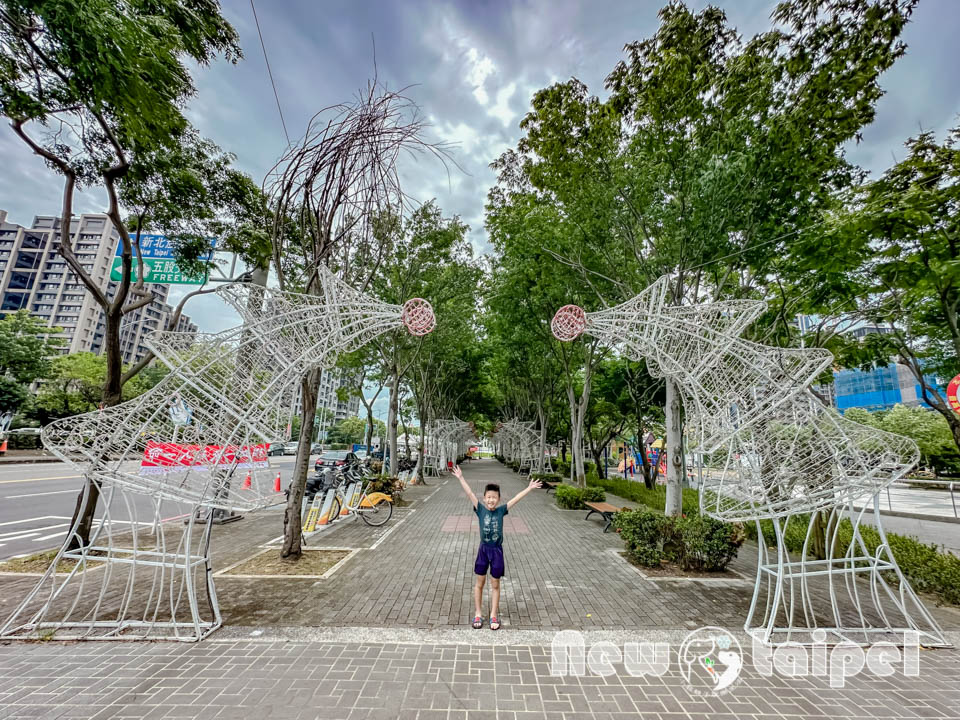 新北新莊景點〡塭仔底濕地公園〡免費玩水景點, 可愛的小水山噴泉, 彩虹噴霧隧道, 隱藏版網美打卡秘境, 2024最新戲水池開放時間