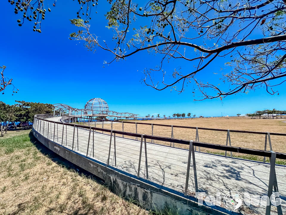 台東市區景點 I 台東森林公園, 黑森林裡的琵琶湖, 歐風打卡觀景平台, 濱海森林系自行車道