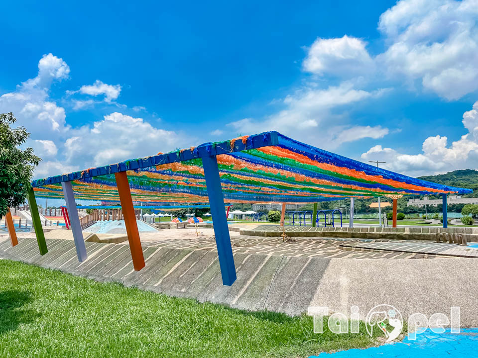 台北中山景點〡大佳河濱公園戲水區〡八款造型灑水裝置, 溫和不刺激兒童戲水區, 海洋生物共融遊戲場