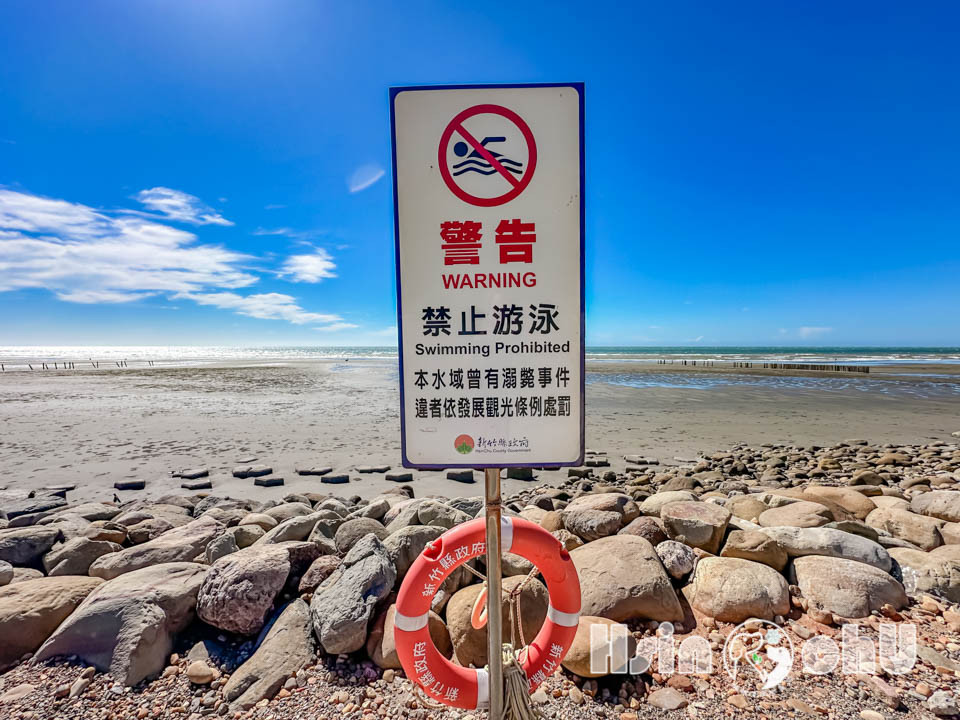 IMG_4472 新竹竹北景點〡新月沙灣〡新月形狀遼闊沙灘, 最佳賞夕陽地點, 海邊兒童遊戲場, 夏天就愛堆沙堡, 大空間淋浴更衣室, 簡易沖洗區也升級囉