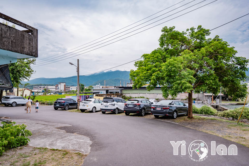 宜蘭冬山景點〡松樹門游泳池〡天然湧泉戲水池, 暑假限定親子玩水點, 多款造型充氣遊具免費玩, 美拍療癒系明星壁畫