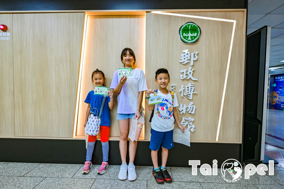 台北中正景點〡郵政博物館本館〡銅板價室內親子景點, 創意特展好玩又好拍, 郵票世界追追追, 兒童郵園真有趣, 郵鴿鎮巡禮玩遊戲, 集郵迷的小天地