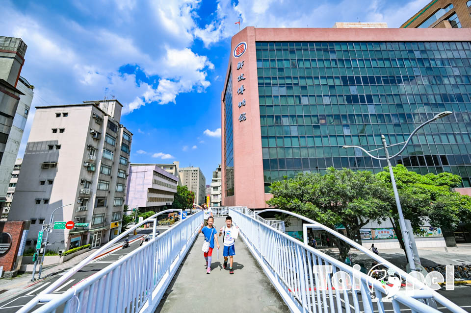 台北中正景點〡郵政博物館本館〡銅板價室內親子景點, 創意特展好玩又好拍, 郵票世界追追追, 兒童郵園真有趣, 郵鴿鎮巡禮玩遊戲, 集郵迷的小天地