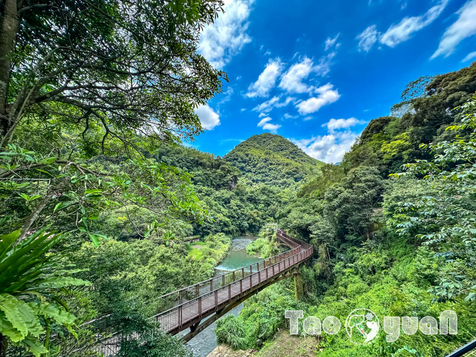 桃園復興景點∣小烏來風景特定區∣宇內溪戲水區, 夏日限定合法開放溪流戲水區, 救生員溪邊駐守看顧, 銅板價一票三玩, 順遊天空步道與天空繩橋