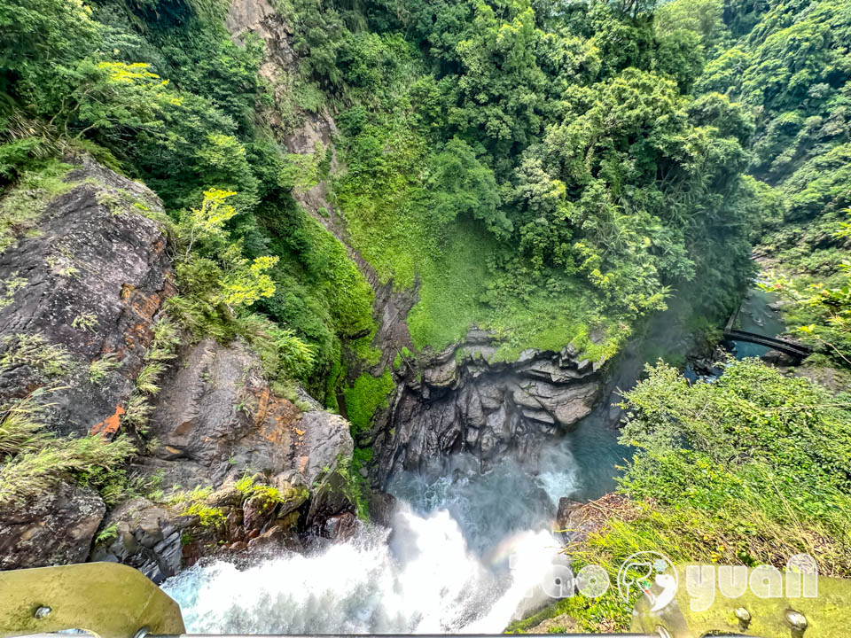 桃園復興景點∣小烏來風景特定區∣宇內溪戲水區, 夏日限定合法開放溪流戲水區, 救生員溪邊駐守看顧, 銅板價一票三玩, 順遊天空步道與天空繩橋