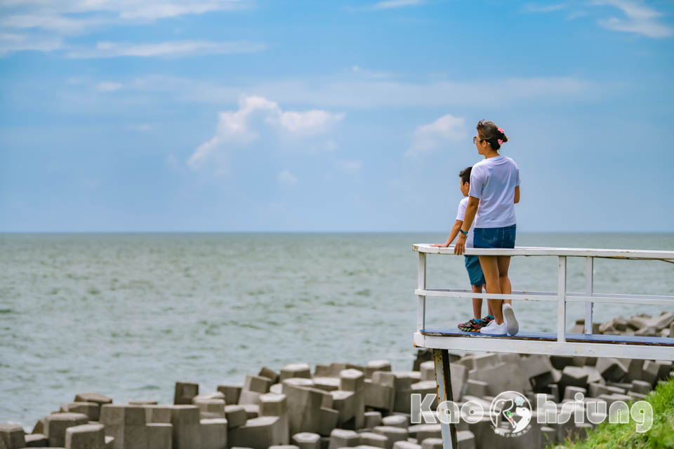 高雄彌陀景點〡愛琴海岸海景度假農場, 坐擁紓壓海景享受放鬆時刻, 可愛風和浪漫系造景拍到手軟, 海景第一排咖啡廳, 有趣親子互動遊具, 高雄親子景點