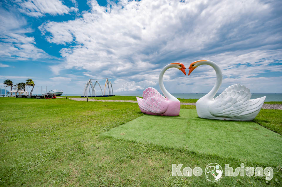 高雄彌陀景點〡愛琴海岸海景度假農場, 坐擁紓壓海景享受放鬆時刻, 可愛風和浪漫系造景拍到手軟, 海景第一排咖啡廳, 有趣親子互動遊具, 高雄親子景點