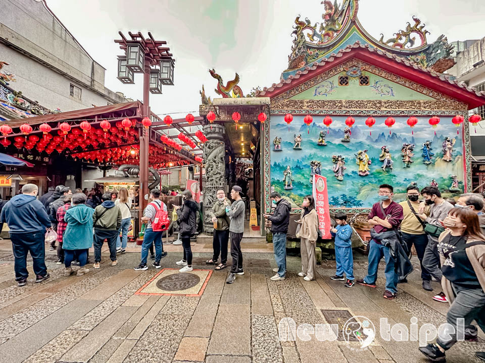 新北深坑景點〡深坑老街〡千變萬化豆腐料理, 最有味道的老街, 紅磚屋瓦喜氣燈籠, 深坑兒童遊戲場