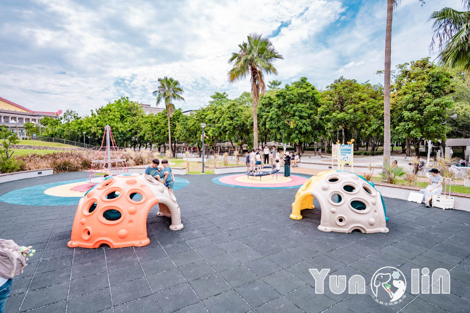 雲林斗六景點〡斗六膨鼠森林公園〡好鄰居金瓜鼠公園, 多樣化遊具設施增添新鮮感, 松果子滑梯好玩又吸睛, 走步道與松鼠不期而遇, 超威親子公園