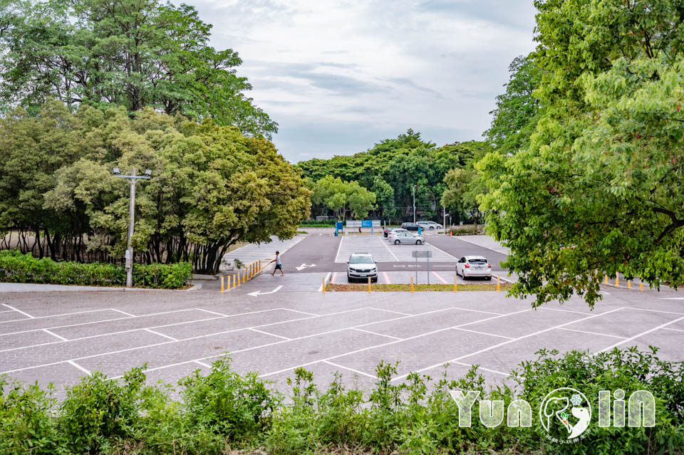 雲林斗六景點〡斗六膨鼠森林公園〡好鄰居金瓜鼠公園, 多樣化遊具設施增添新鮮感, 松果子滑梯好玩又吸睛, 走步道與松鼠不期而遇, 超威親子公園