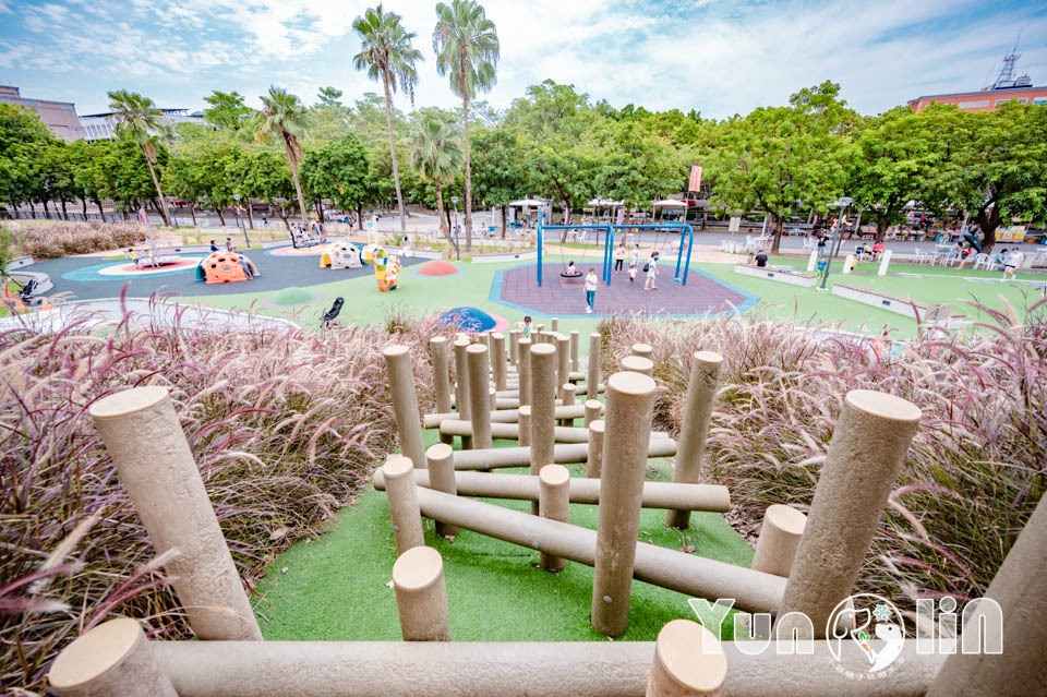 雲林斗六景點〡斗六膨鼠森林公園〡好鄰居金瓜鼠公園, 多樣化遊具設施增添新鮮感, 松果子滑梯好玩又吸睛, 走步道與松鼠不期而遇, 超威親子公園