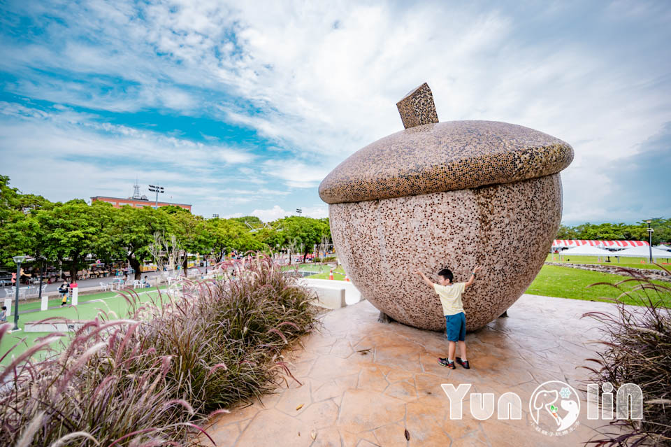 雲林斗六景點〡斗六膨鼠森林公園〡好鄰居金瓜鼠公園, 多樣化遊具設施增添新鮮感, 松果子滑梯好玩又吸睛, 走步道與松鼠不期而遇, 超威親子公園