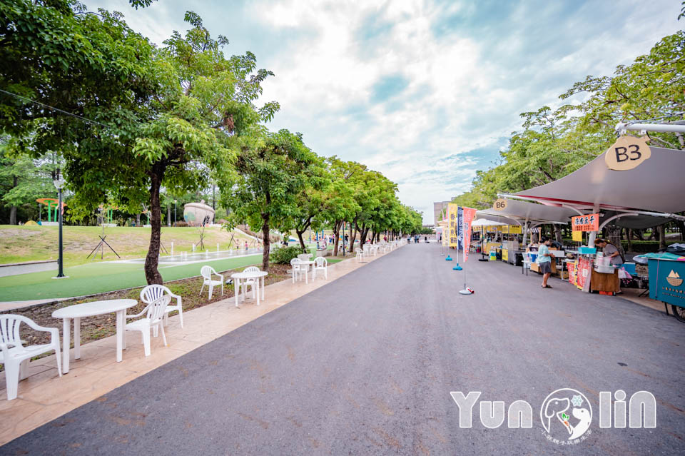 雲林斗六景點〡斗六膨鼠森林公園〡好鄰居金瓜鼠公園, 多樣化遊具設施增添新鮮感, 松果子滑梯好玩又吸睛, 走步道與松鼠不期而遇, 超威親子公園