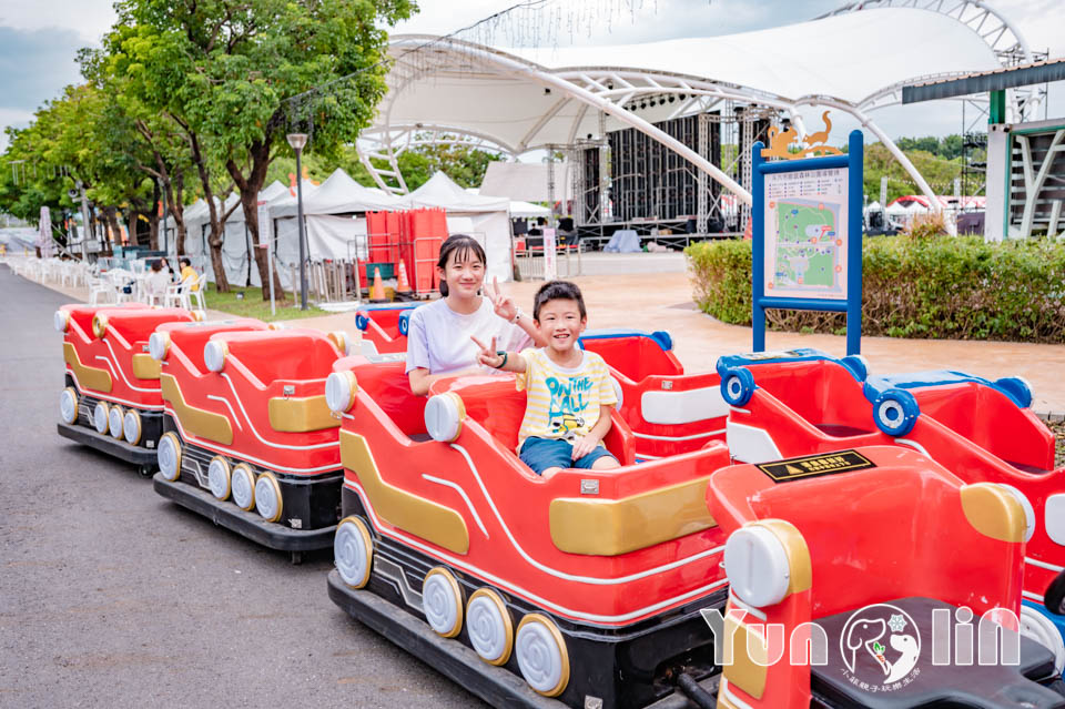 雲林斗六景點〡斗六膨鼠森林公園〡好鄰居金瓜鼠公園, 多樣化遊具設施增添新鮮感, 松果子滑梯好玩又吸睛, 走步道與松鼠不期而遇, 超威親子公園