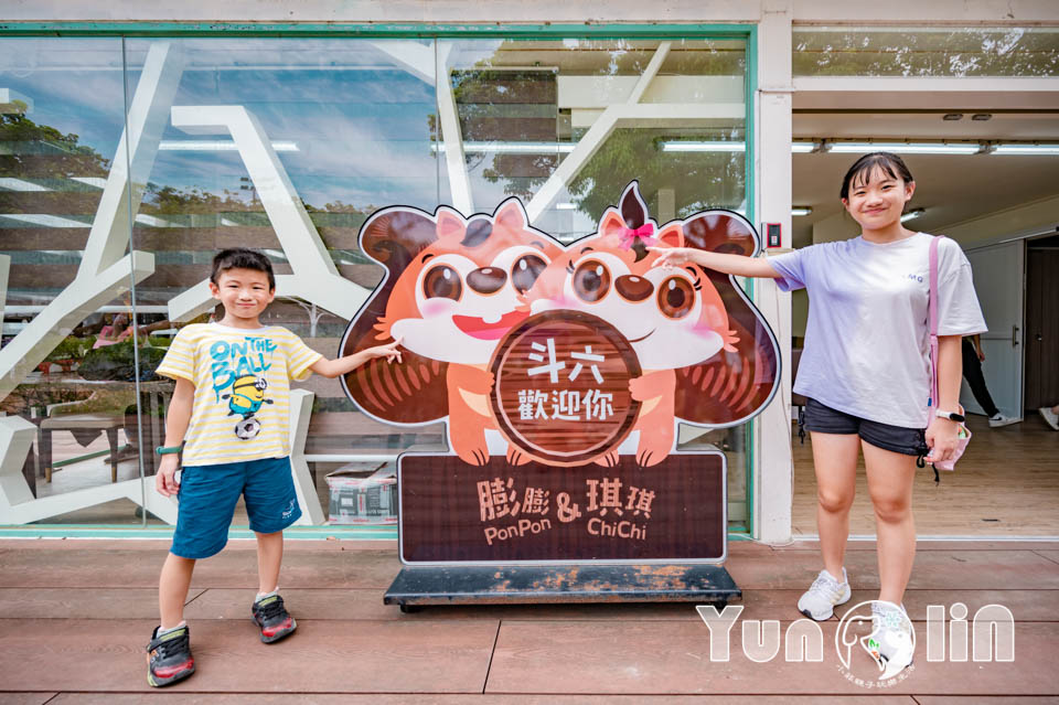 雲林斗六景點〡斗六膨鼠森林公園〡好鄰居金瓜鼠公園, 多樣化遊具設施增添新鮮感, 松果子滑梯好玩又吸睛, 走步道與松鼠不期而遇, 超威親子公園