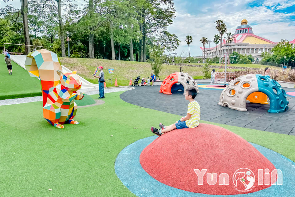 雲林斗六景點〡斗六膨鼠森林公園〡好鄰居金瓜鼠公園, 多樣化遊具設施增添新鮮感, 松果子滑梯好玩又吸睛, 走步道與松鼠不期而遇, 超威親子公園