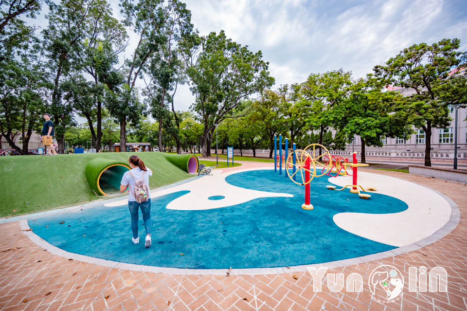 雲林斗六景點〡斗六膨鼠森林公園〡好鄰居金瓜鼠公園, 多樣化遊具設施增添新鮮感, 松果子滑梯好玩又吸睛, 走步道與松鼠不期而遇, 超威親子公園