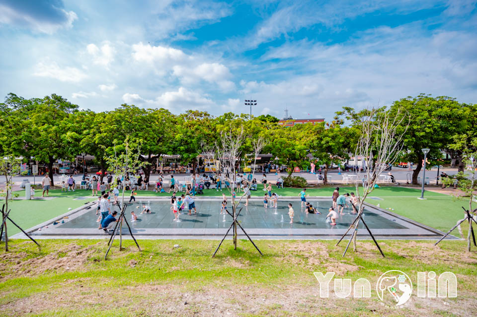 雲林斗六景點〡斗六膨鼠森林公園〡好鄰居金瓜鼠公園, 多樣化遊具設施增添新鮮感, 松果子滑梯好玩又吸睛, 走步道與松鼠不期而遇, 超威親子公園