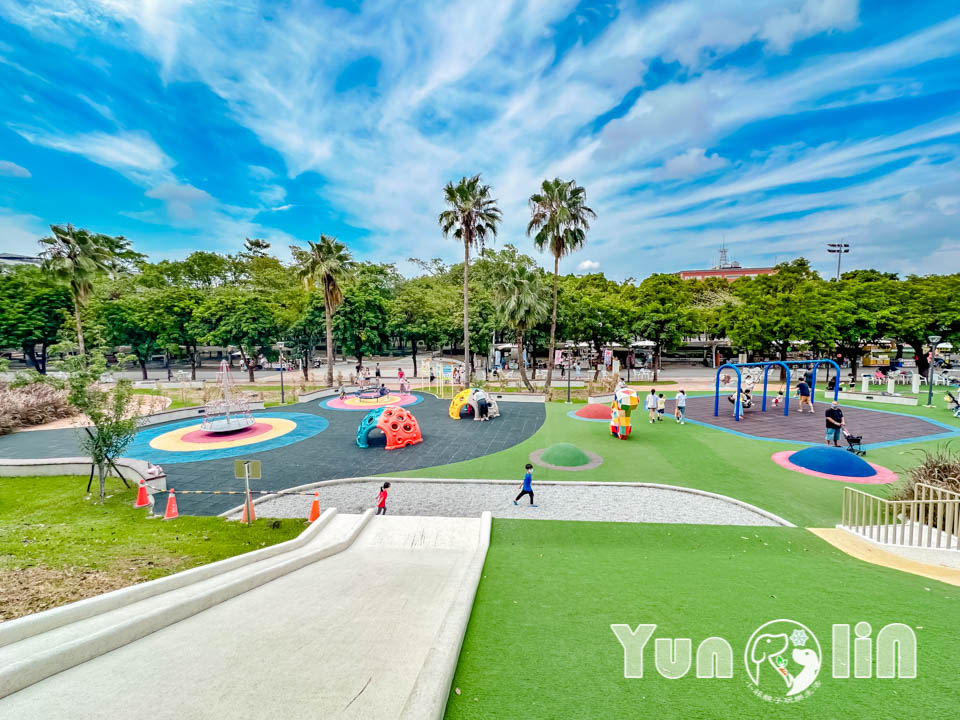 雲林斗六景點〡斗六膨鼠森林公園〡好鄰居金瓜鼠公園, 多樣化遊具設施增添新鮮感, 松果子滑梯好玩又吸睛, 走步道與松鼠不期而遇, 超威親子公園